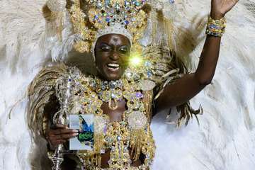 El diseñador teldense Nauzet Afonso vuela con éxito en el Carnaval capitalino (Foto TA)